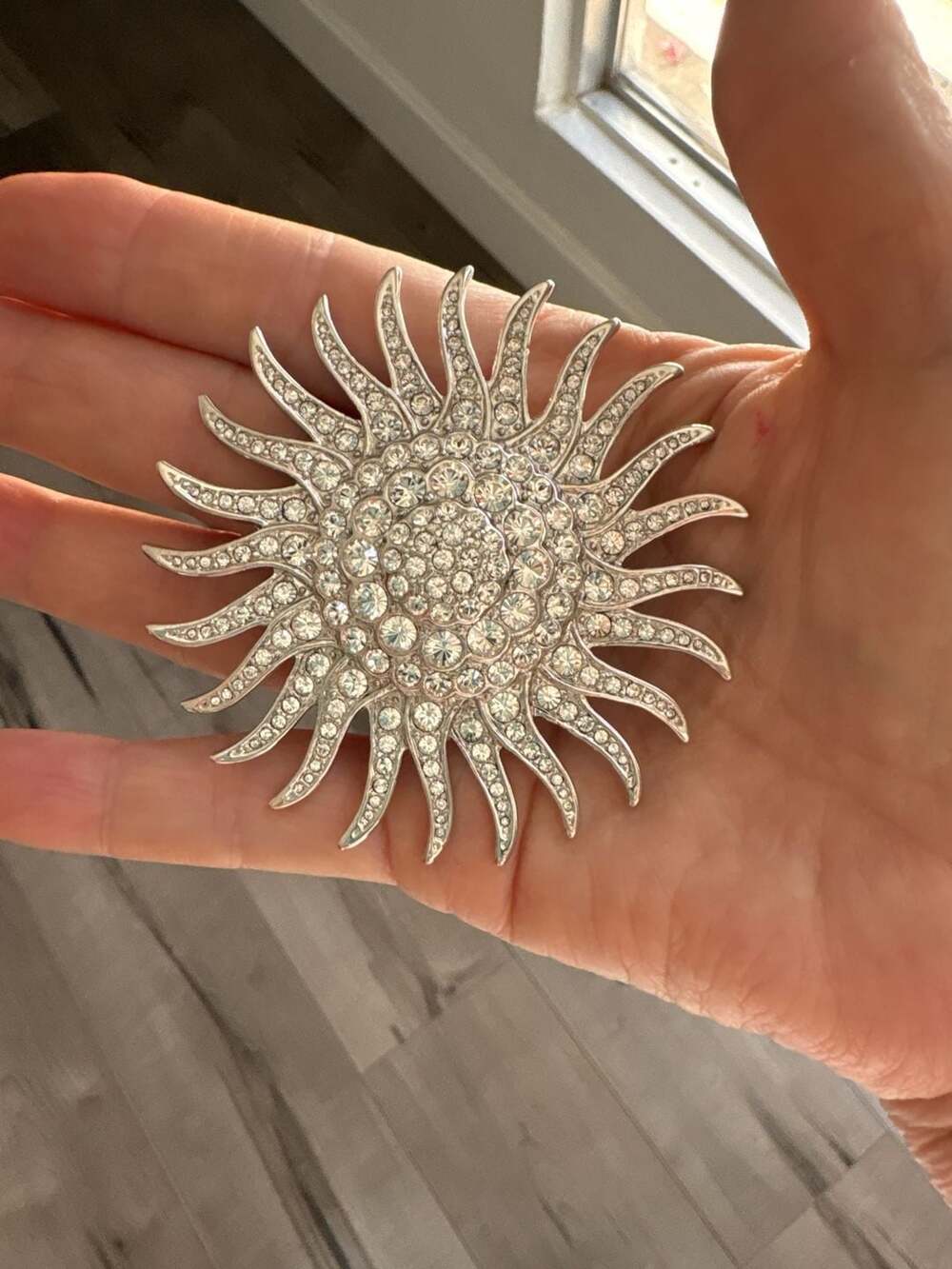 CAMROSE & KROSS JACQUELINE KENNEDY SUNBURST PIN/BROOCH Beautiful!